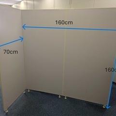 テーブル、イス4脚、パーテーション無償の画像