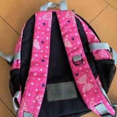 ピンクリボン柄ナップザックと帽子セットの画像