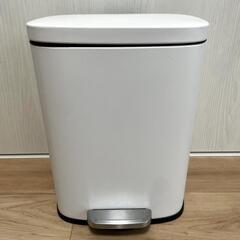 ゴミ箱  12L　ニトリ　ペダルペール