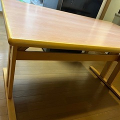 ダイニングテーブルの画像