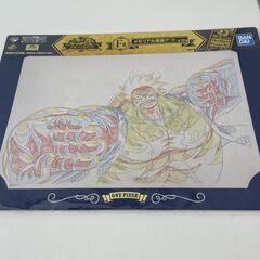 一番くじワンピース最悪の世代編D賞ロー帽子型ぬいぐるみH賞ビジュアルマット＆ステッカー３種類/難攻不落ノ懐刀G賞タオルコレクション１種類H賞クリアファイル＆ステッカー＆マスクケース１種類/メモリアルログF賞メモリアル原画アート１種類のセット　　No.196の画像