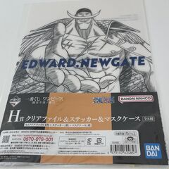 一番くじワンピース最悪の世代編D賞ロー帽子型ぬいぐるみH賞ビジュアルマット＆ステッカー３種類/難攻不落ノ懐刀G賞タオルコレクション１種類H賞クリアファイル＆ステッカー＆マスクケース１種類/メモリアルログF賞メモリアル原画アート１種類のセット　　No.196の画像