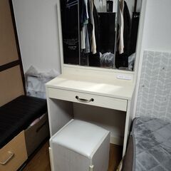 【予約済】⑨アイリスプラザ 化粧台 鏡台 三面鏡（ 椅子付き）の画像