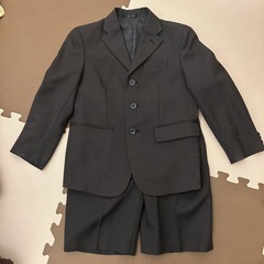 保育園、幼稚園ぐらいのスーツ