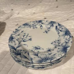 ((取引中))T & T TABLE COLLECTION 青い花柄平皿の画像