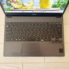 すぐ使える❣️【完動品】富士通ノートパソコン‼️軽くて持ち運びOK✨【美品】カフェ作業✨高速SSD Bluetooth カメラ搭載‼️の画像