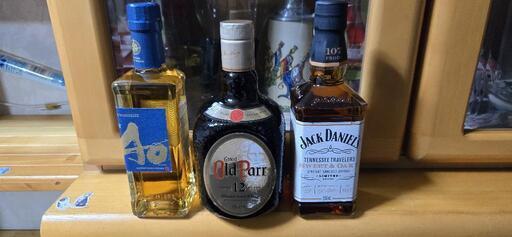 サントリー　AO　1本\nOldParr　1本\nJACKDANIELS TENNESSEE TRAVELES　1本