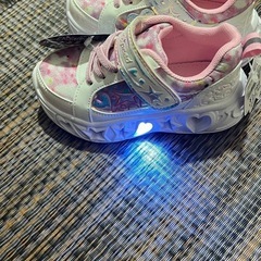 Neo Speed LEDライト付きスニーカーの画像