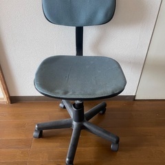 IKEAの勉強机２つと　椅子2組の画像