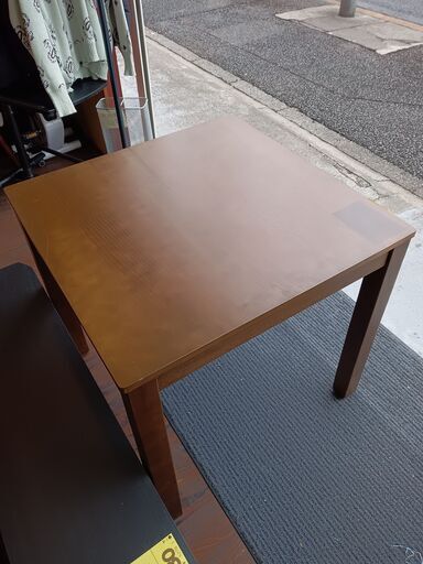 2人用　ダイニングテーブル　正方形　ナチュラルブラウン　サイズ（約）幅75×奥75×高70　　■近隣配送無料 買取GO‼　栄和店
