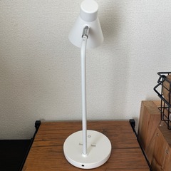 ニトリ　LED デスクライト(プラノア ホワイト) の画像