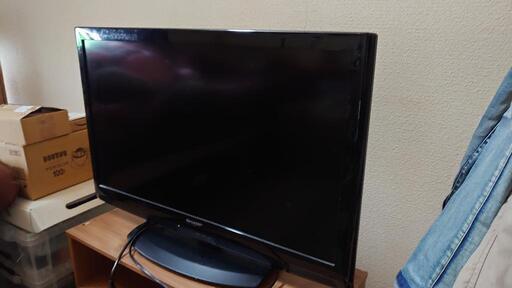 「AQUOS 32型（小さな傷あり）」と「テレビ台」