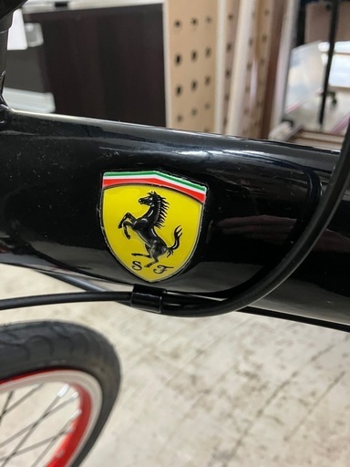 ロ 2503-107 Ferrari フェラーリ 20インチ折りたたみ自転車 7段変速 ブラック 前後ブレーキ動作確認済み タイヤの空