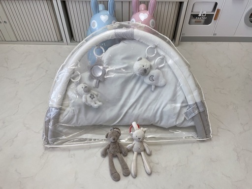 新品同様　プレイジム　ベッドメリー　ベビーマット　プレイマット　ラグ