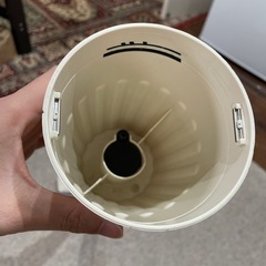 マキタ　コードレス掃除機　充電器付きの画像