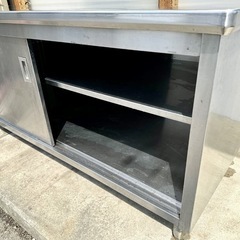 直接引き取り5％OFF 引戸付調理台 幅1800×奥行き750×高さ850ｍｍ ステンレス作業台 戸棚 食器庫 収納 業務用 厨房機器 飲食店 工業用 ガレージ 収納 キッチン 棚 台 テーブル　 の画像