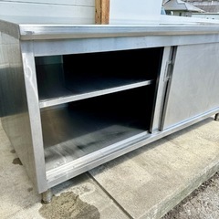 直接引き取り5％OFF 引戸付調理台 幅1800×奥行き750×高さ850ｍｍ ステンレス作業台 戸棚 食器庫 収納 業務用 厨房機器 飲食店 工業用 ガレージ 収納 キッチン 棚 台 テーブル　 の画像