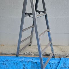 レベル調整式専用脚立　伸縮脚付き　1ｍ36ｃｍ～1ｍ67ｃｍ　ア...