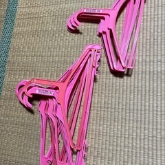 ピンクハンガー差し上げます