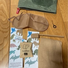 畳めるバッグ、アメニティセットの画像