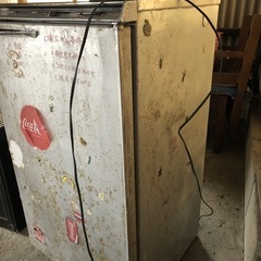 古いですがまだ使える冷蔵庫の画像