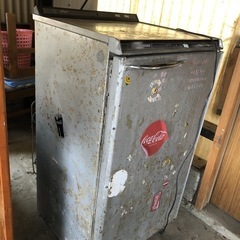 古いですがまだ使える冷蔵庫の画像