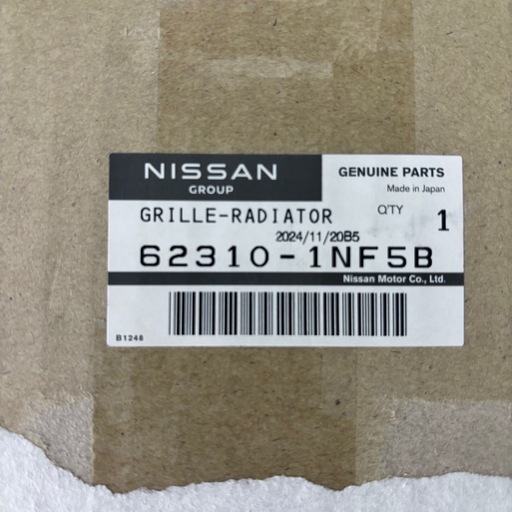 新品スカイライン v36フロントグリル