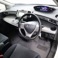 【48回払いが新登場♪今までより更にお買い求め頂き易く！】今回はホンダ フリード　ハイブリッド 　ベースグレードをご紹介！の画像