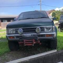 ダットサン　4人乗り　4WD 