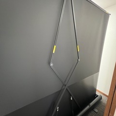 名古屋市内お届け無料100インチプロジェクタースクリーン自立式ホームシアターの画像