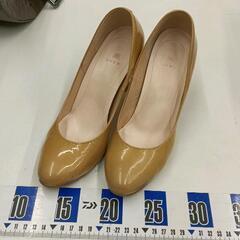 0304-275 エイゾーエナメルパンプス　22.5cmの画像