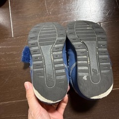ニューバランス靴15㌢とアンパンマン長靴15㌢の画像