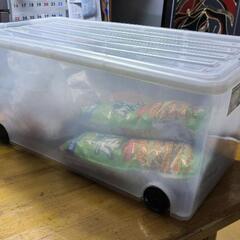 プラスチックケース2個の画像