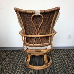 ☆カザマ ラタン KAZAMA 回転 籐家具 ハイバック チェア ベージュ 椅子 家具 中古品 (NF250304) 539-1の画像