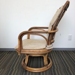 ☆カザマ ラタン KAZAMA 回転 籐家具 ハイバック チェア ベージュ 椅子 家具 中古品 (NF250304) 539-1の画像