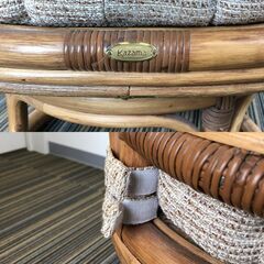 ☆カザマ ラタン KAZAMA 回転 籐家具 ハイバック チェア ベージュ 椅子 家具 中古品 (NF250304) 539-1の画像