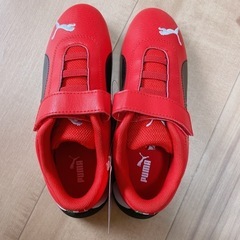 PUMA ×フェラーリーコラボスニーカー