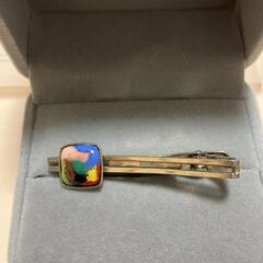 モダンデザインスクエア焼物ネクタイピン　珍しいデザイン　綺麗な色合い