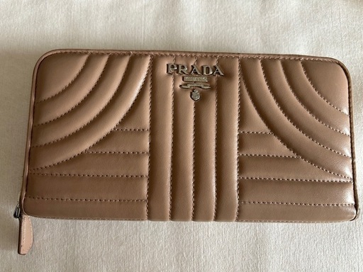 PRADA長財布
