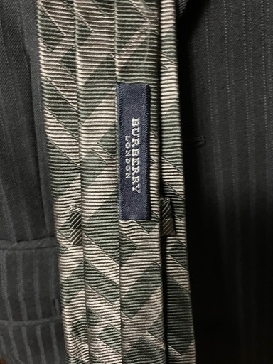 Burberryの子供用スーツ&Burberryのネクタイ（上下共に150A）