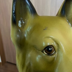 室内インテリア(犬置物2体)の画像