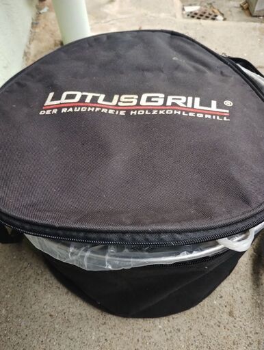キャンプ　中古LOTUSGRILL R ロータスグリル キャリーケース  USB対応 　と　未開封豆炭　セット