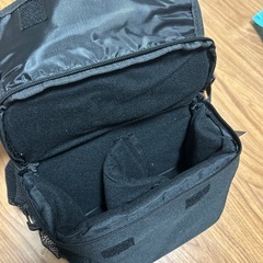 黒いバッグの画像