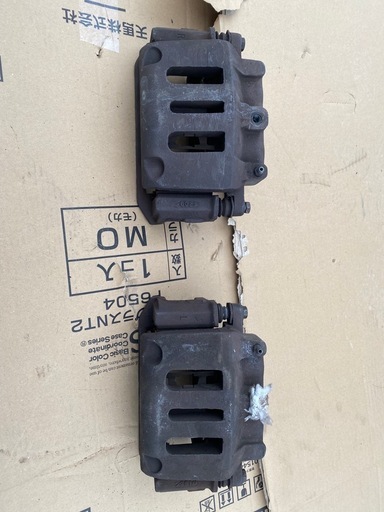 リンカーンタウンカー　Fキャリパー左右セット