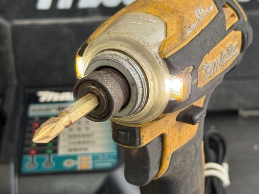 A414◇マキタ◇インパクトドライバ◇18V◇打撃調整◇充電器付◇TD172D