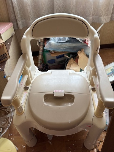 【美品・】介護用ポータブルトイレ  洋式トイレ椅子 肘掛け付き