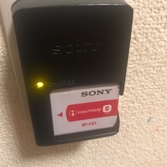 ソニー　SONY バッテリーのみ　チャージャー BC-CSGD  お譲り決まりました 　　デジカメのバッテリー  NP-FG1の画像
