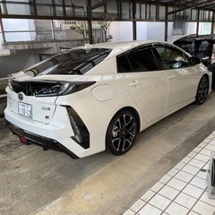 トヨタ　プリウスＰＨＶ　275→260万円値下します。