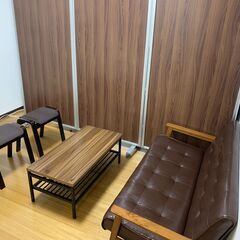 ★無料★　2人掛けソファ　ライトブラウン　幅135cm　ローテーブル付きの画像