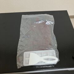  冷凍庫 家庭用 小型 31L コンパクト ノンフロン チェストフリーザー 右開き フリーザー ストッカー 冷凍 氷 食材 食品 食糧 冷凍食品 保存 ストック キッチン家電 ガンメタリック MAXZEN JR031ML01GMの画像